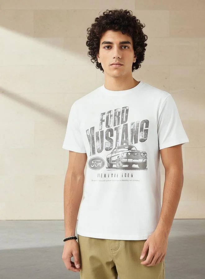 اس بي كاركترز تيشيرت رجالي بطبعة فورد موستانج بياقة دائرية وأكمام قصيرة